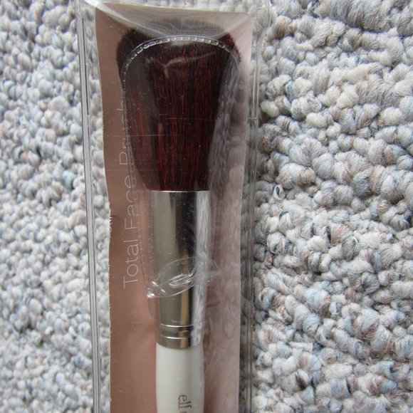 elf Total Face Brush - Picture 3 of 6